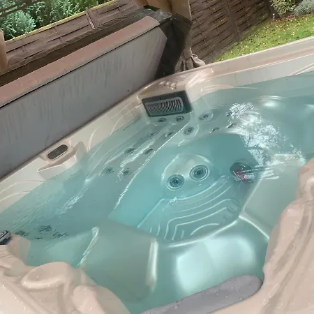 Villa Gunarasi Jacuzzival Dombovar