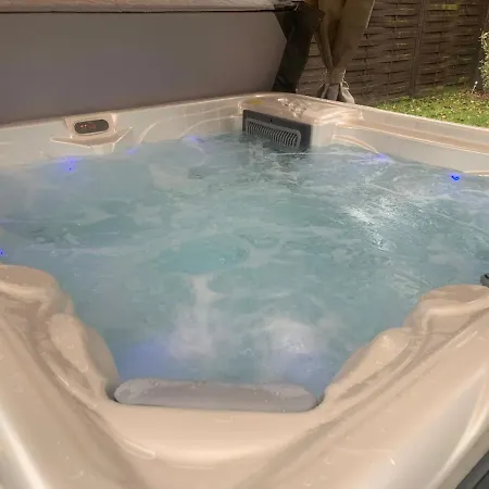 Gunarasi Jacuzzival * Dombovar