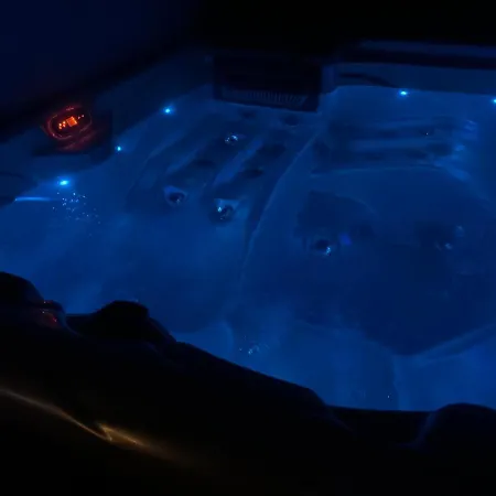 Gunarasi Jacuzzival * Dombovar