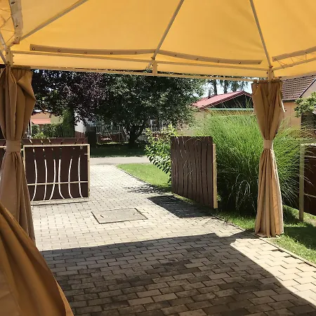 Gunarasi Jacuzzival Villa Dombovar