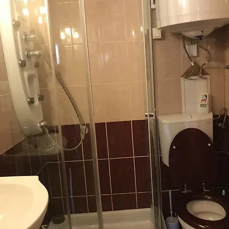 Villa Gunarasi Jacuzzival *