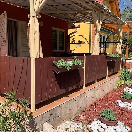 Villa Gunarasi Jacuzzival Dombovar