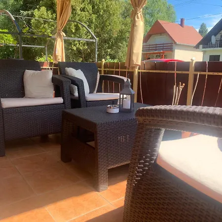 Gunarasi Jacuzzival Villa