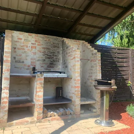 Gunarasi Jacuzzival Villa